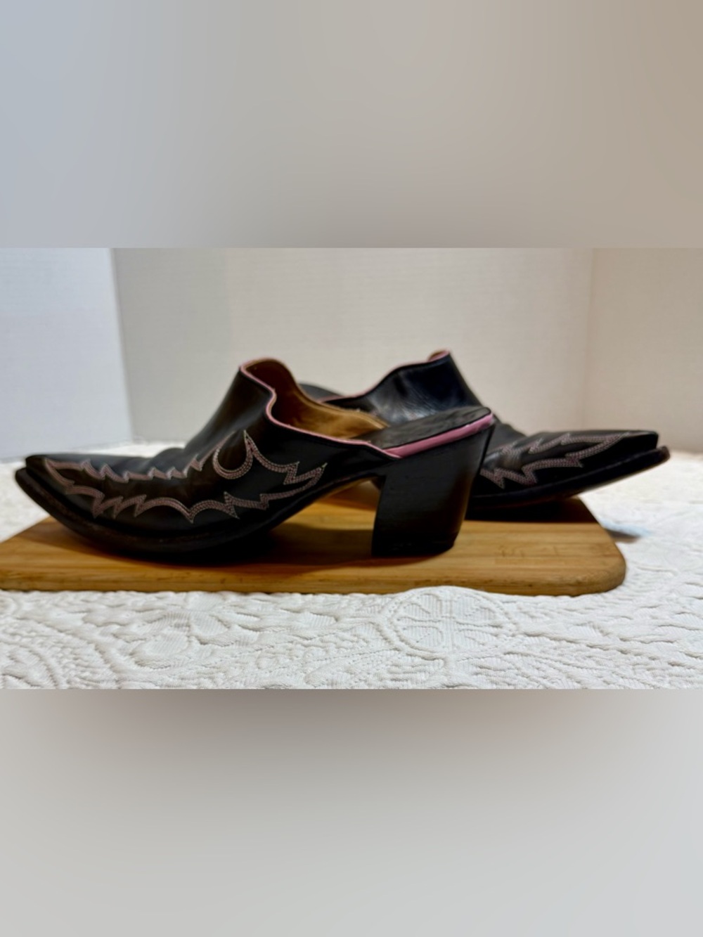 Old Gringo Black Mules Pink Flame Embroidery Sz. 7.5 Pointed Toe Western Cowgirl